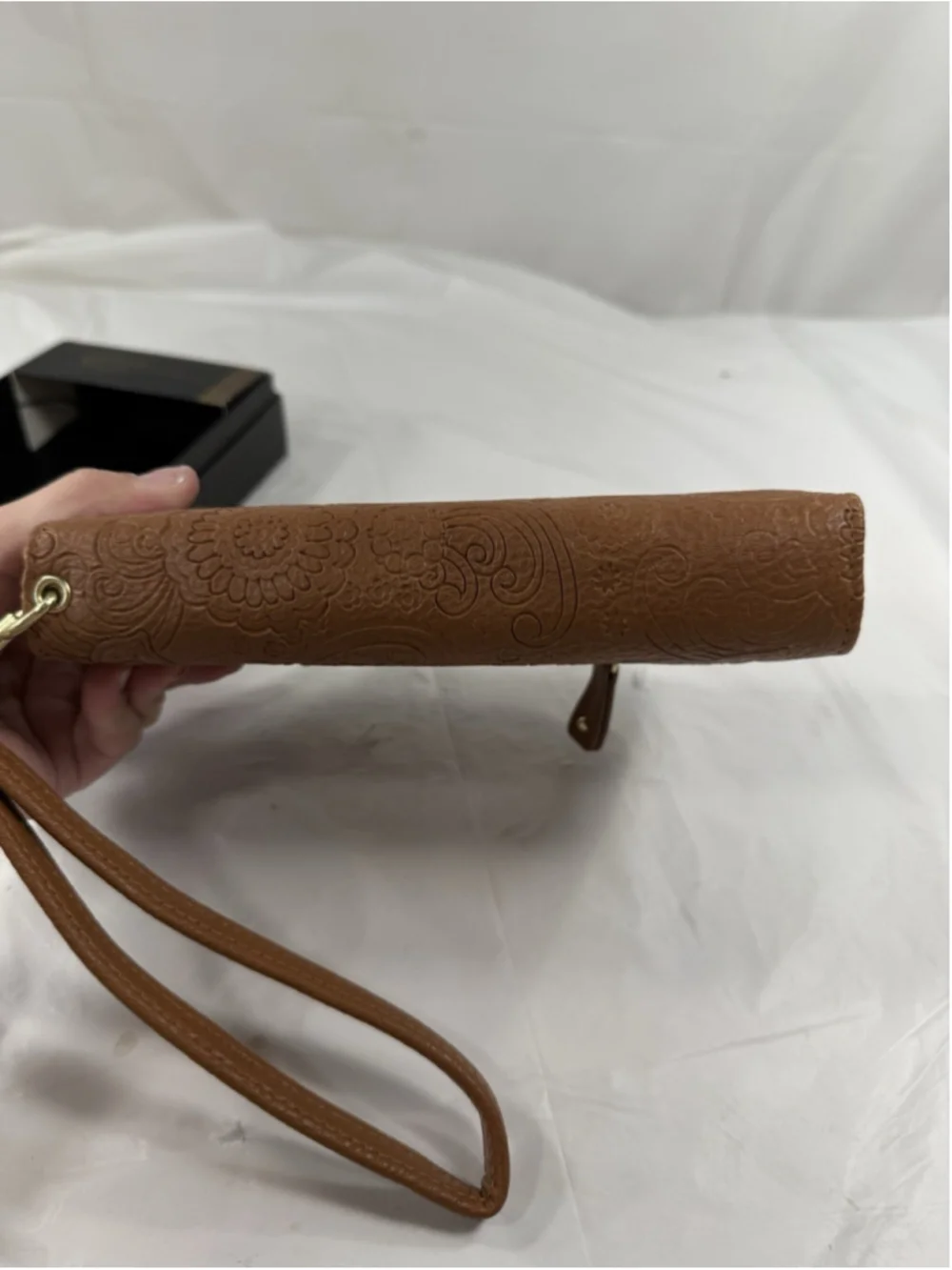 Stone Mountain Embossed Women's Leather Wallet NWT